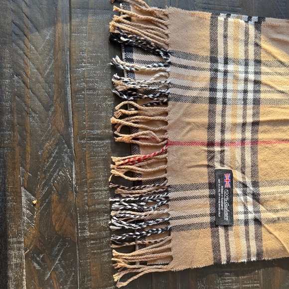 Tan Burberry like print 100% Cashmere Plaid Scarf with Fringe - Picture 3 of 5